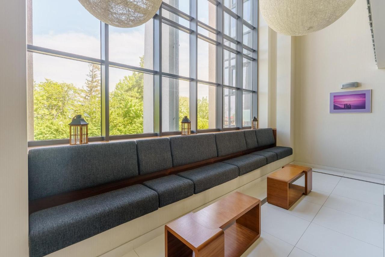 Atrium 115 *